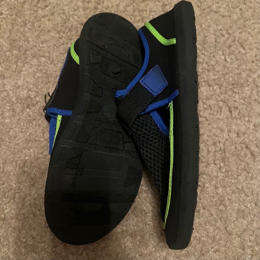 Boys water shoes 2/3